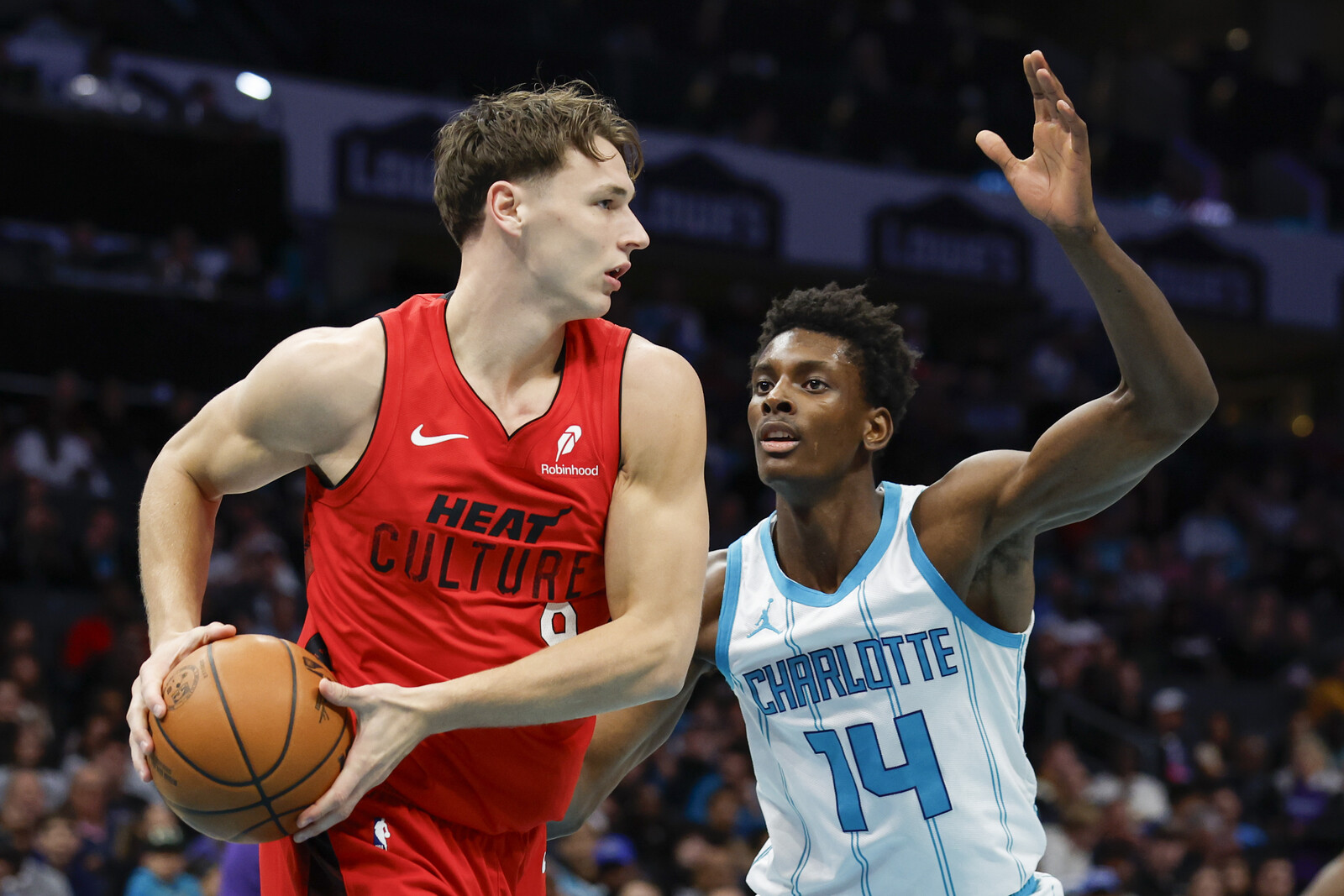 Pelle Larsson's Ankle Injury Sidelines Him in Miami's Loss to Chicago