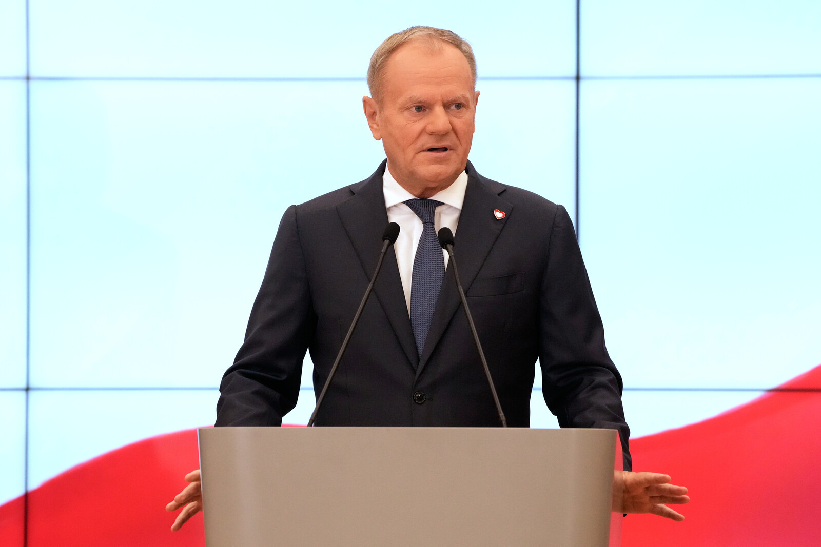 Tusk Optimistic About Imminent Pause in Ukraine Conflict