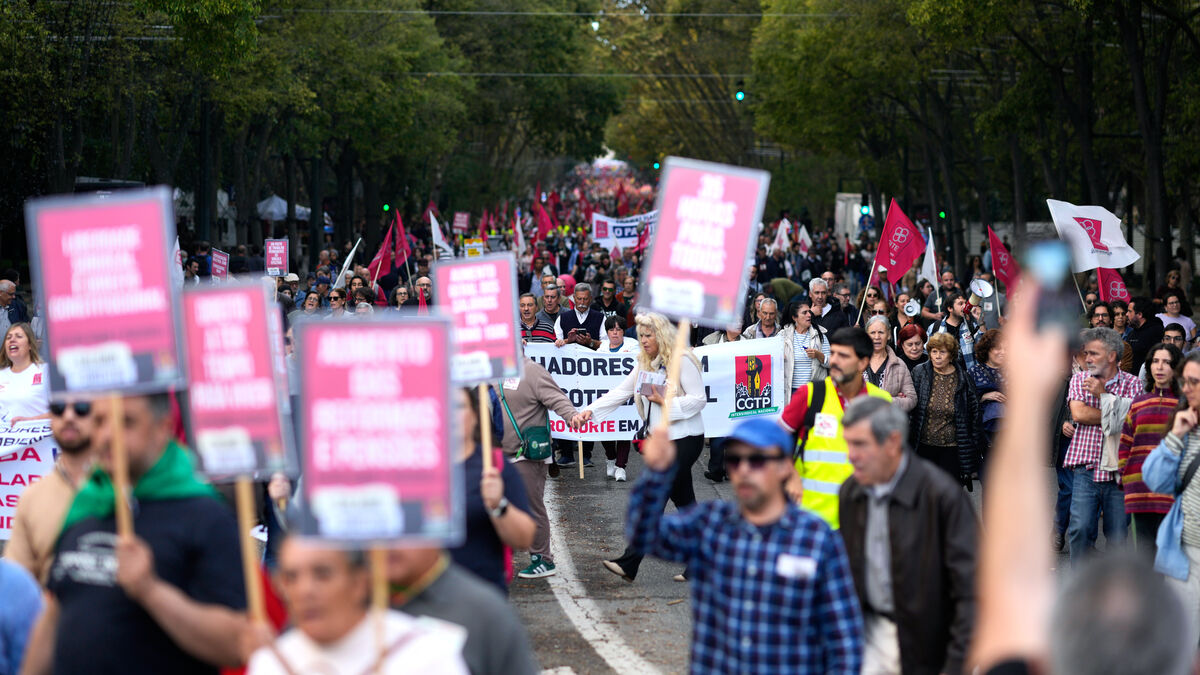 Large protests against the Portuguese
