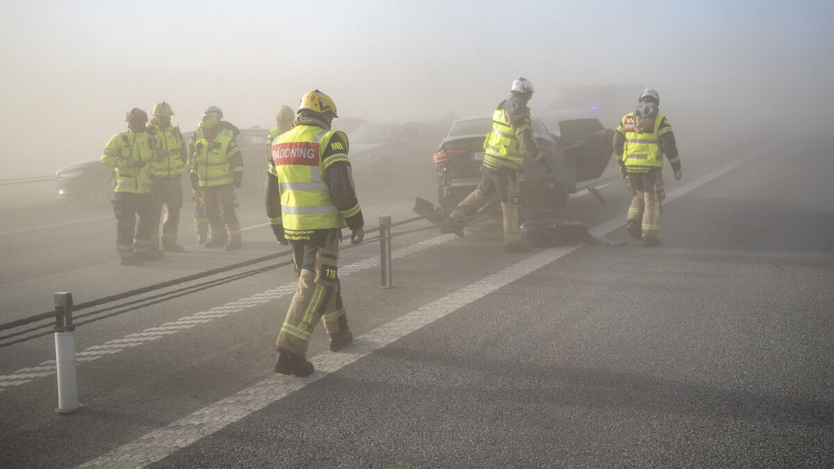 Several hospitalized after mass crash in haze on E22 in Blekinge