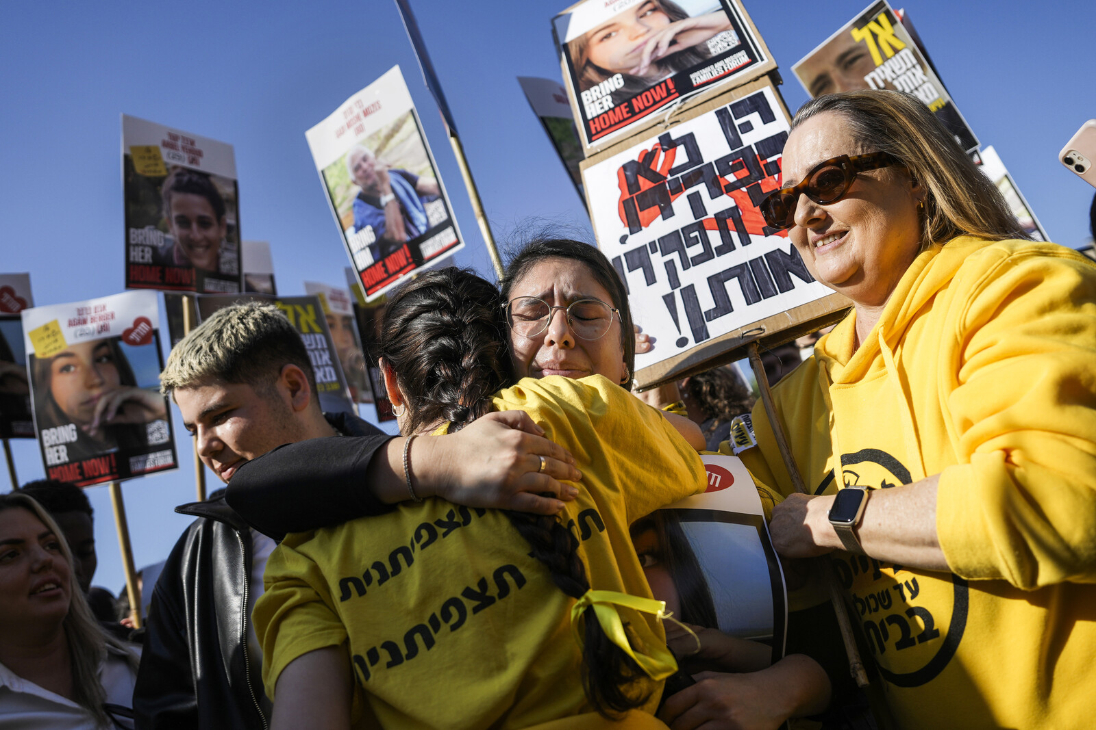 Hamas pauses hostage exchange