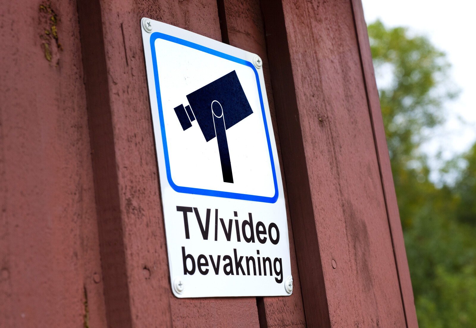 Rising Concerns Over Neighbor's Camera Surveillance in Europe