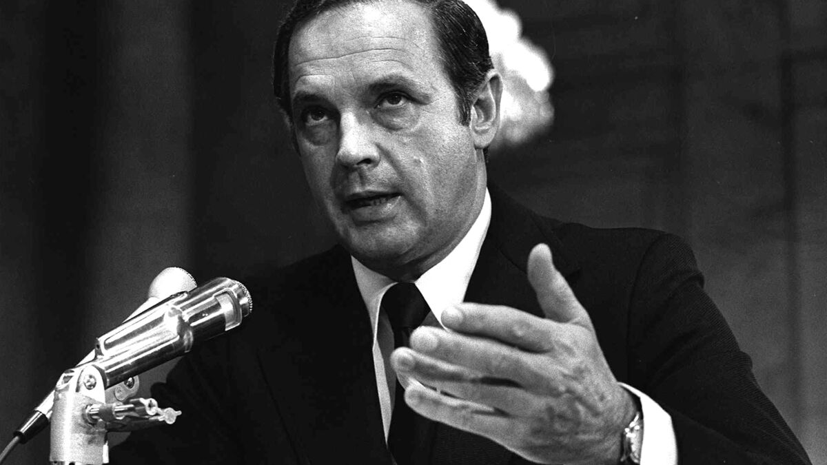 Alexander Butterfield, crucial Watergate source,