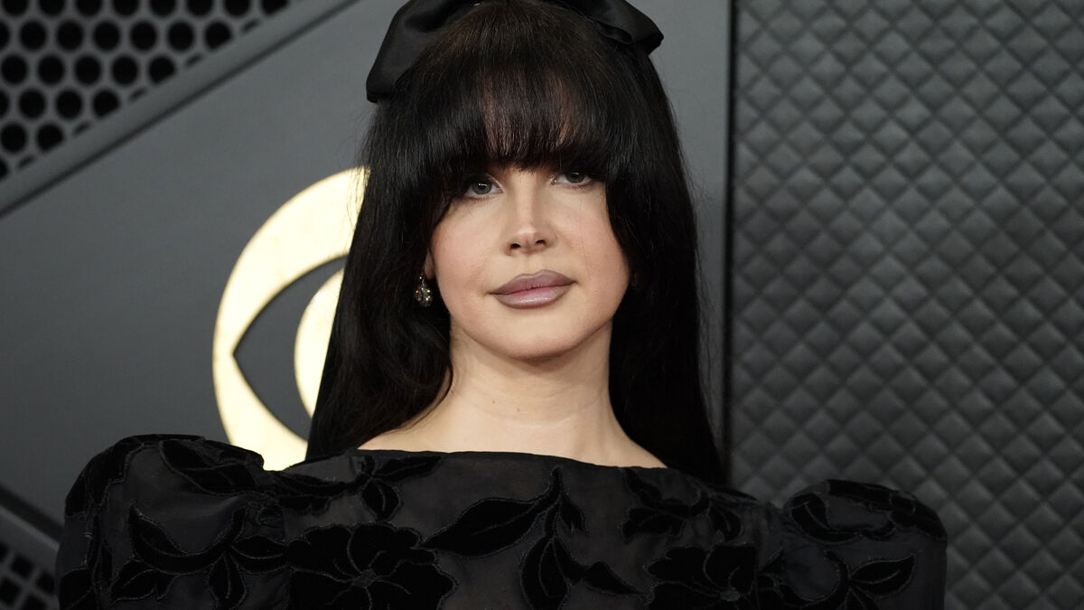 Lana Del Rey says two new albums are on the way, including Stove