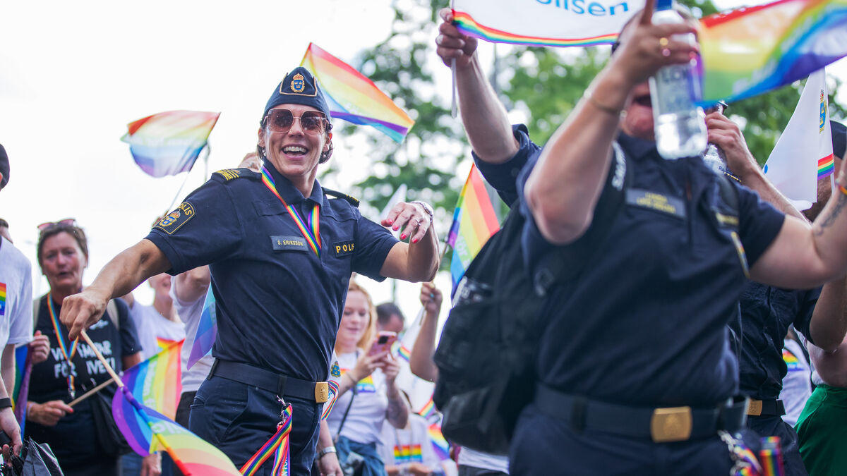 Swedish police ban off-duty officers