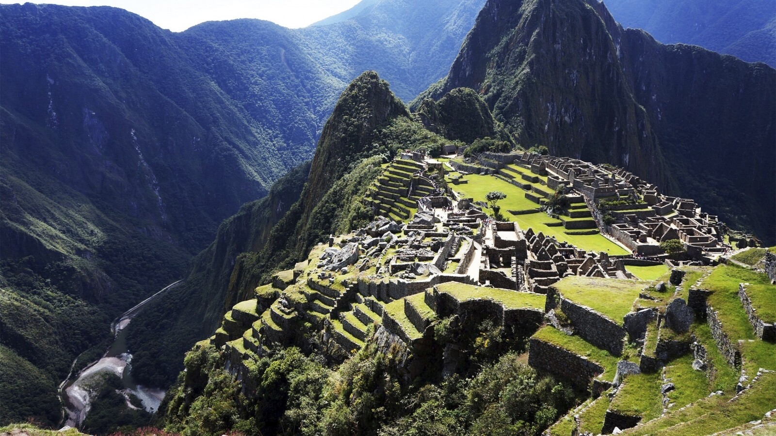 Bus fell 15 meters near Machu Picchu