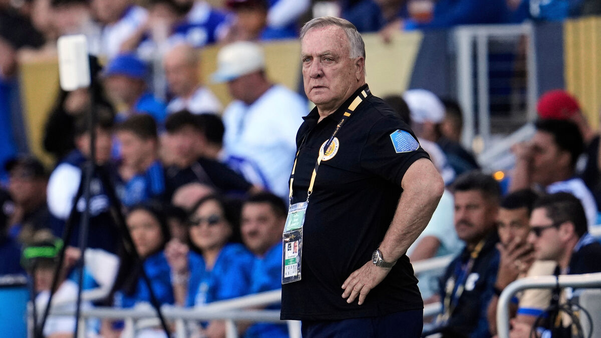 Dick Advocaat returns to Curaçao to lead national team this summer