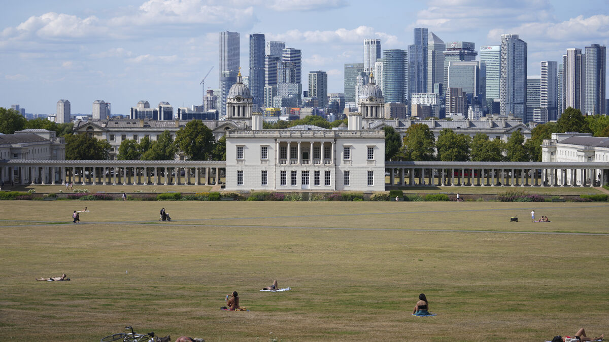Heat in London - new British heat record as UK records hottest May day