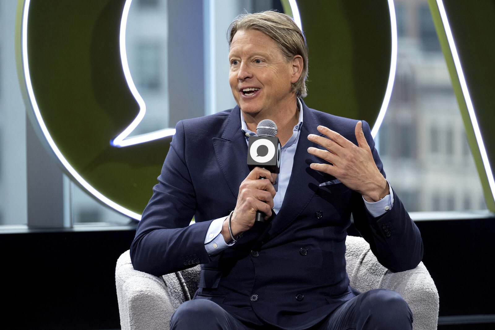 Verizon Exceeds Expectations and Updates Forecast for Current Year