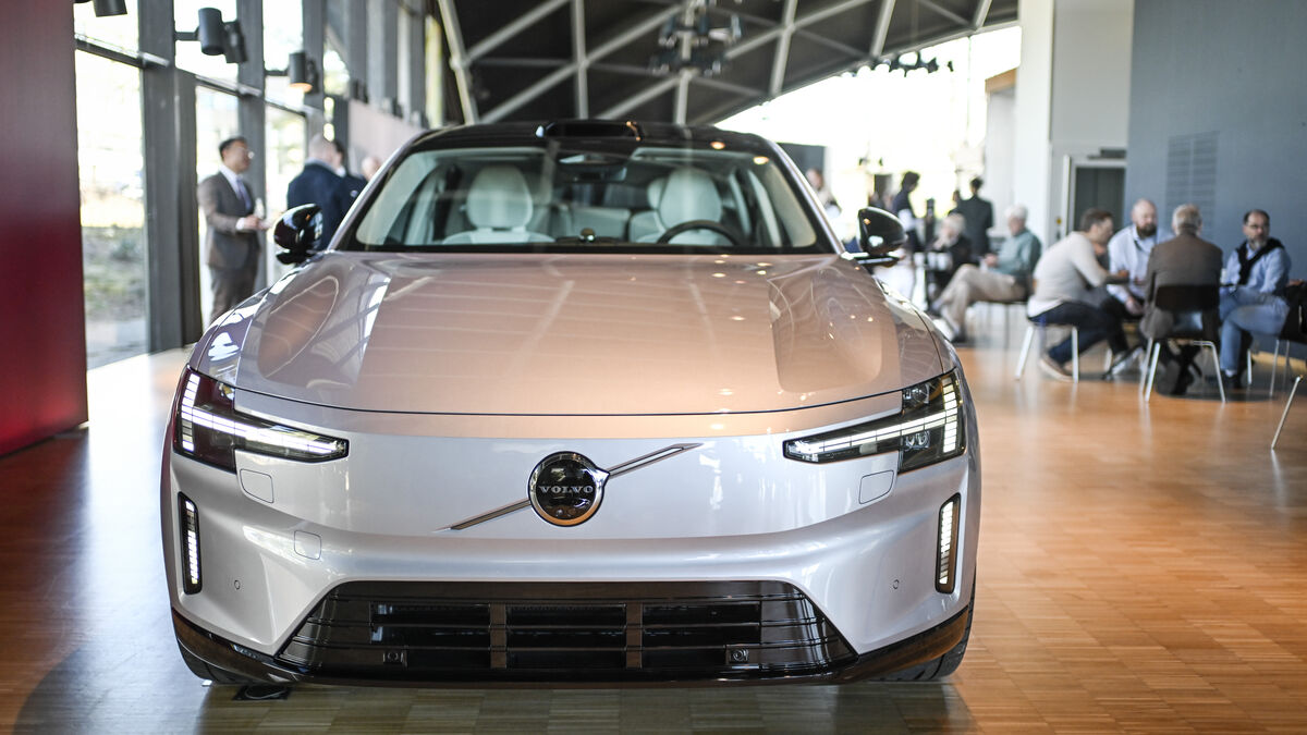 Sales decline for Volvo Cars