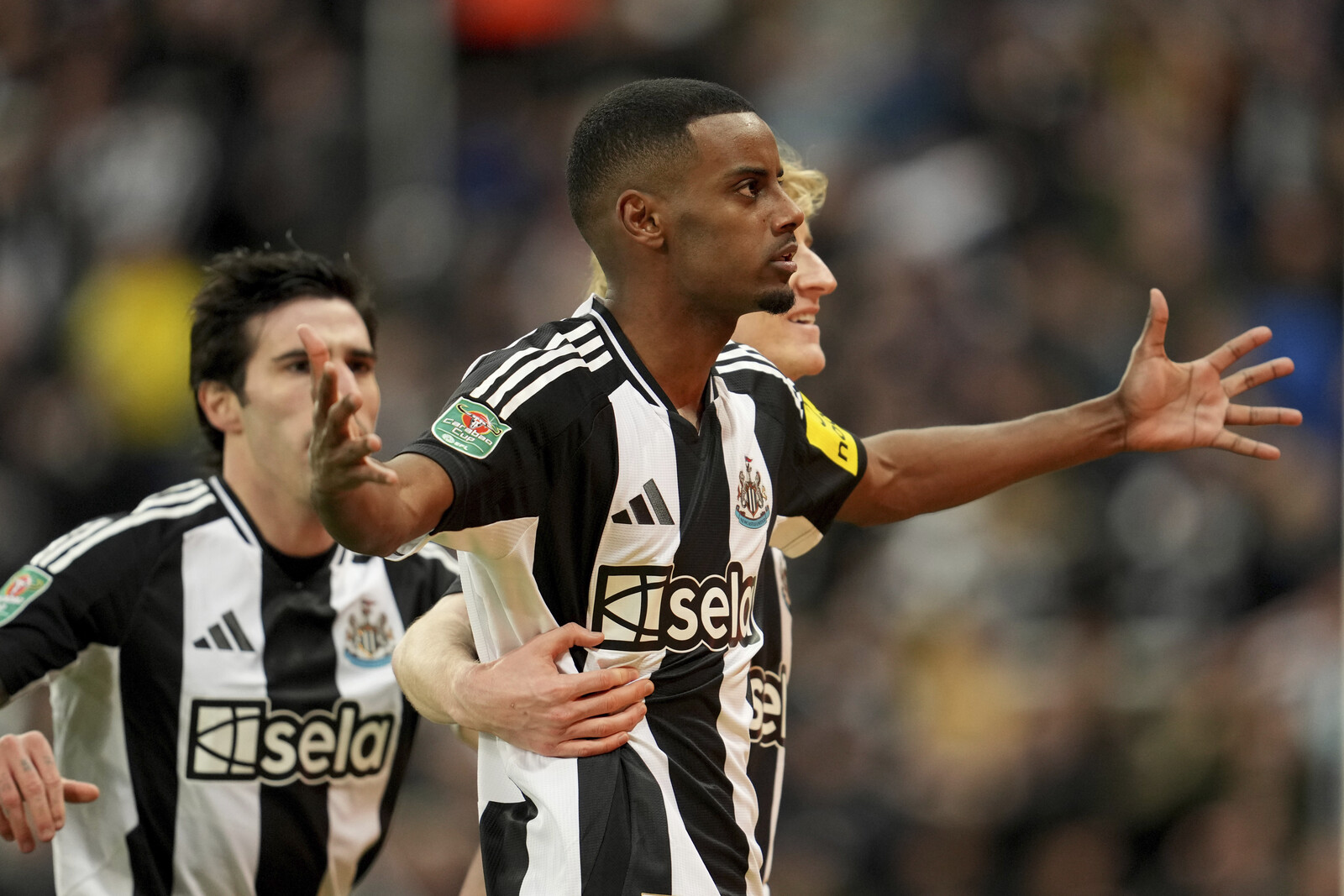 Alexander Isak Eyes Return as Newcastle Pursues Champions League Spot