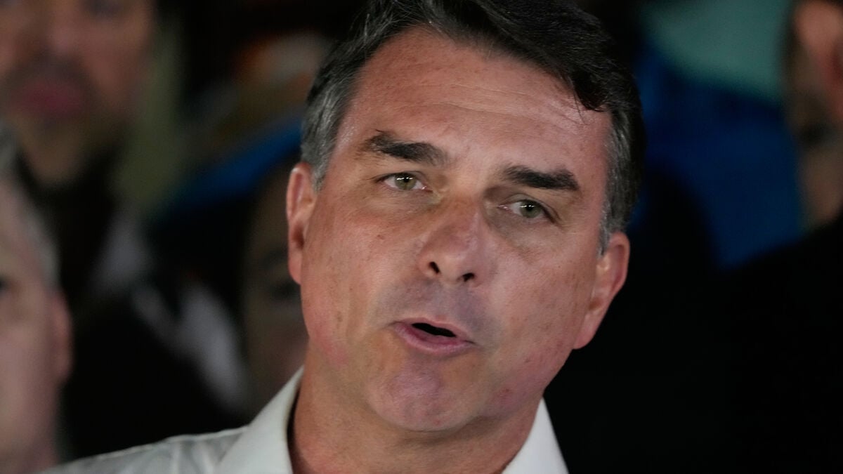 Flávio Bolsonaro’s Passport Invalidated After