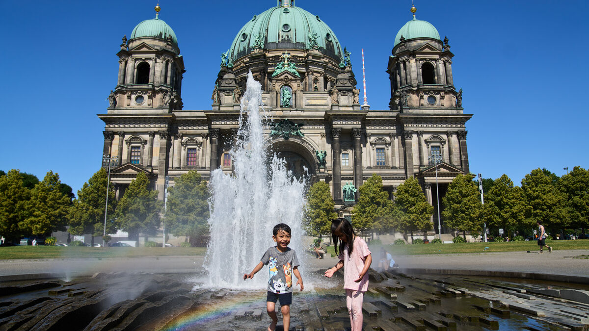 Deadly heatwave moves east across Europe as red warnings issued
