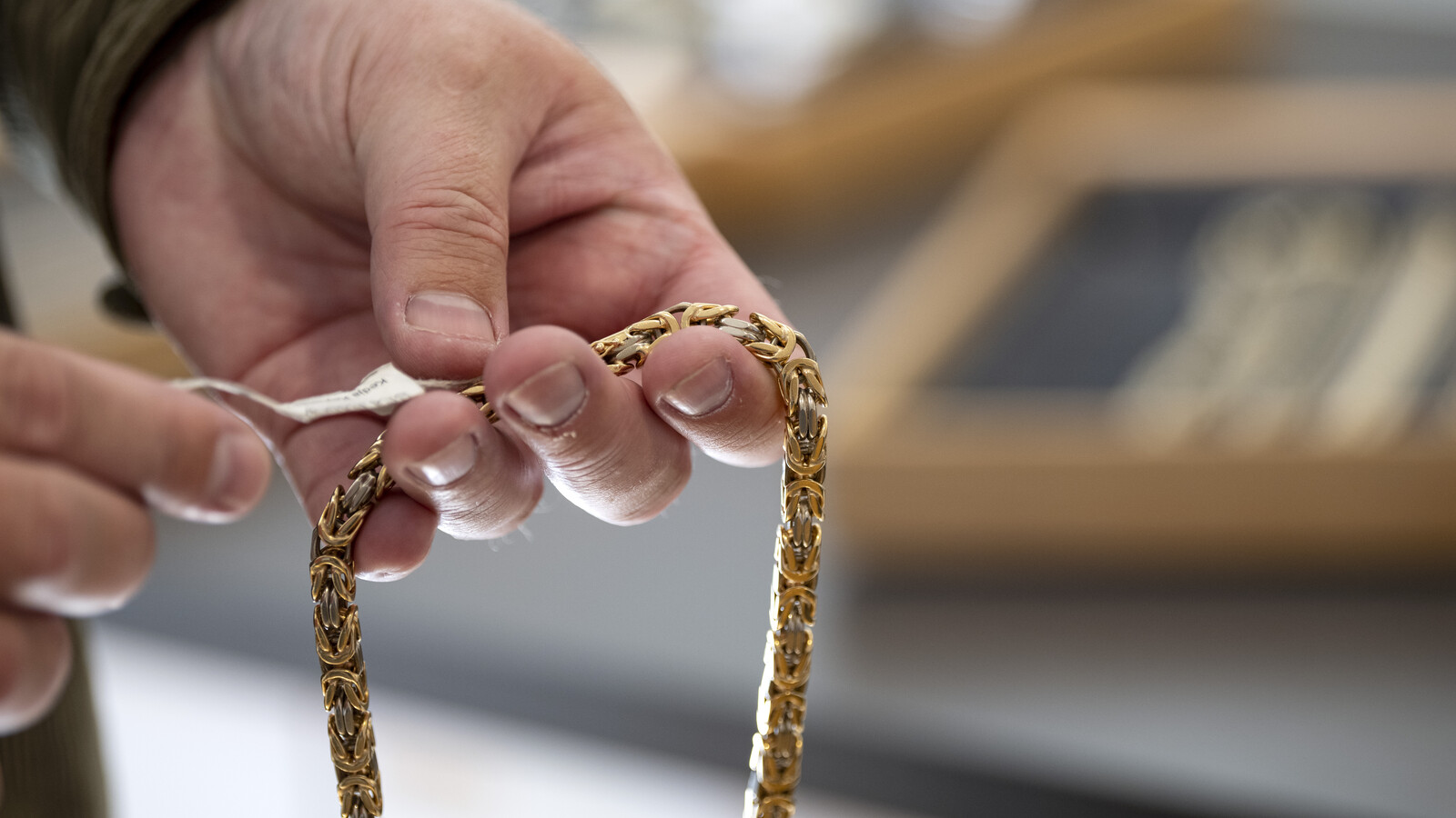 High gold price boosts pawnshop lending
