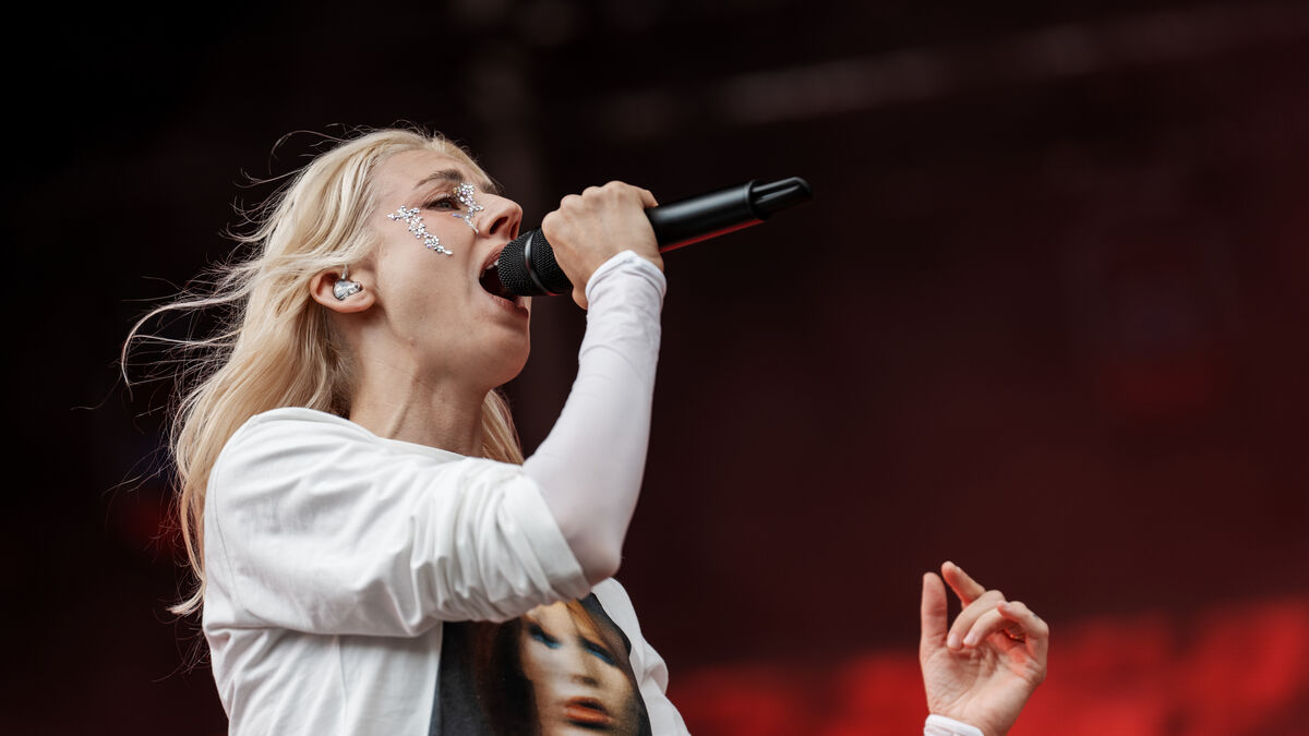 Håkan Hellström surprises at Veronica Maggio’s Stockholm concert