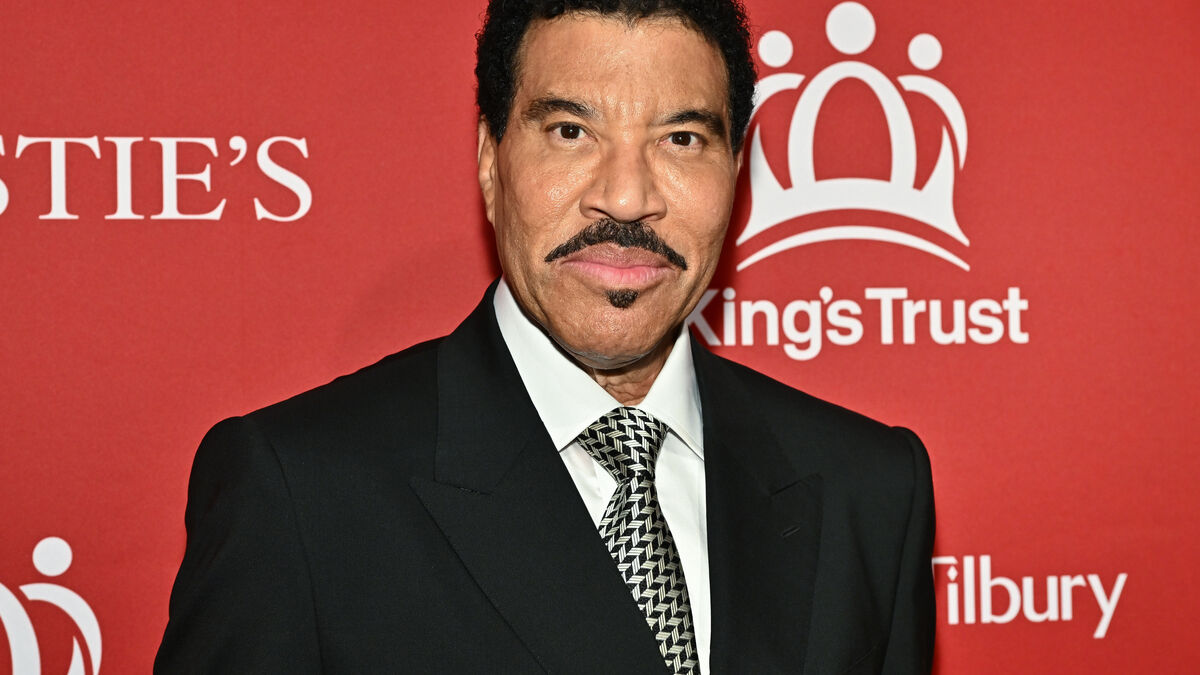 Lionel Richie hospitalized after Saint Louis concert, treated in intensive care