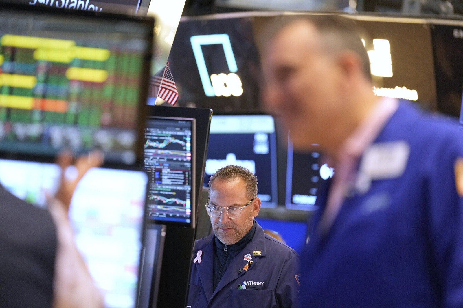 Wall Street Dips as Trump Raises Tariff Demands in EU Talks
