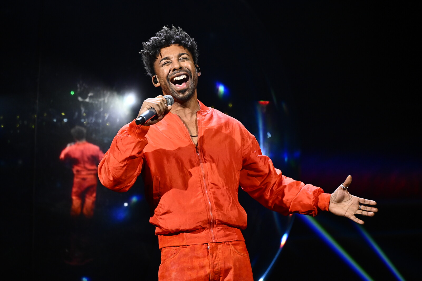 Christmas Tour Announced for John