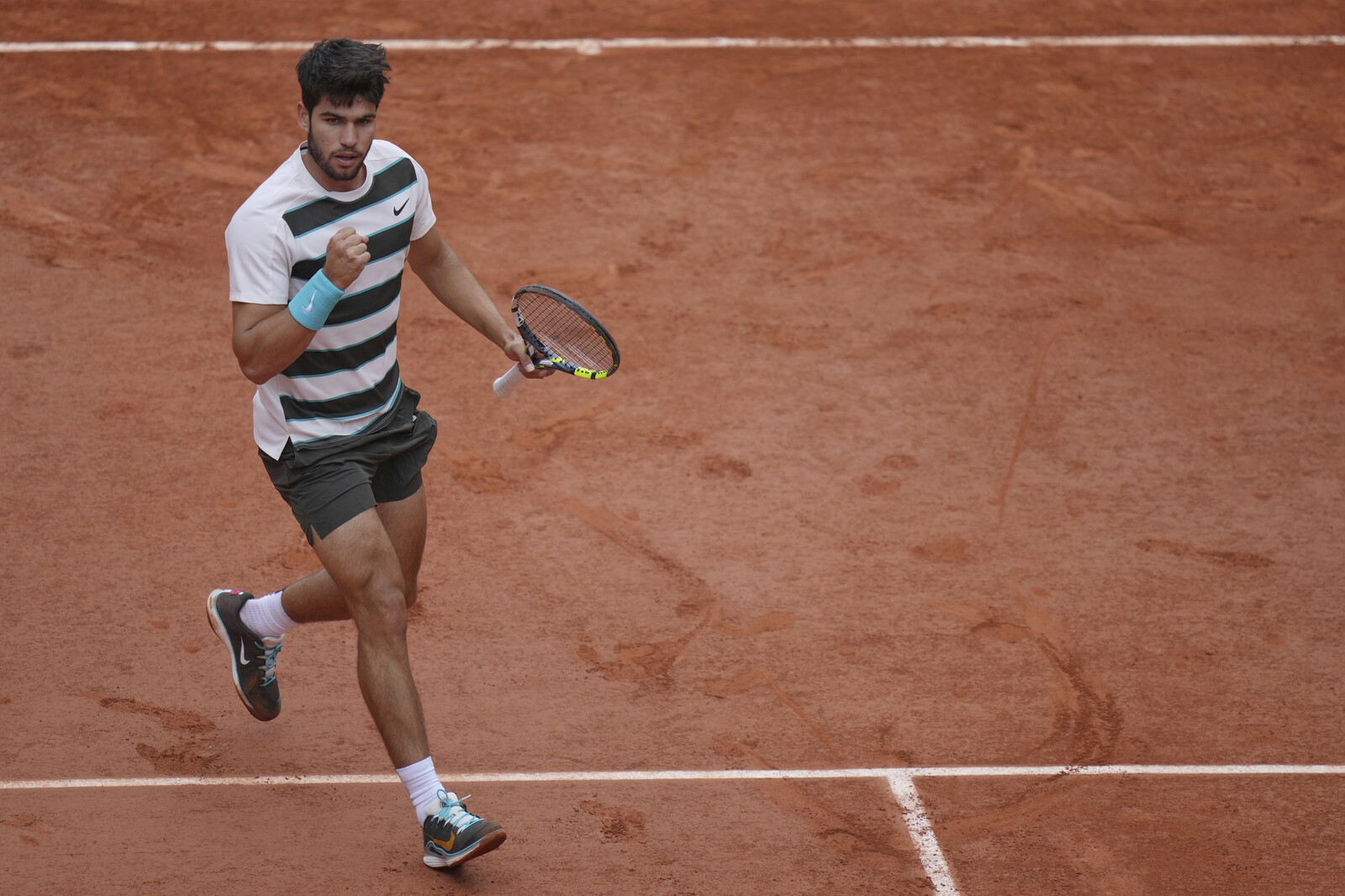 Alcaraz Advances at Roland Garros Joined by Sinner