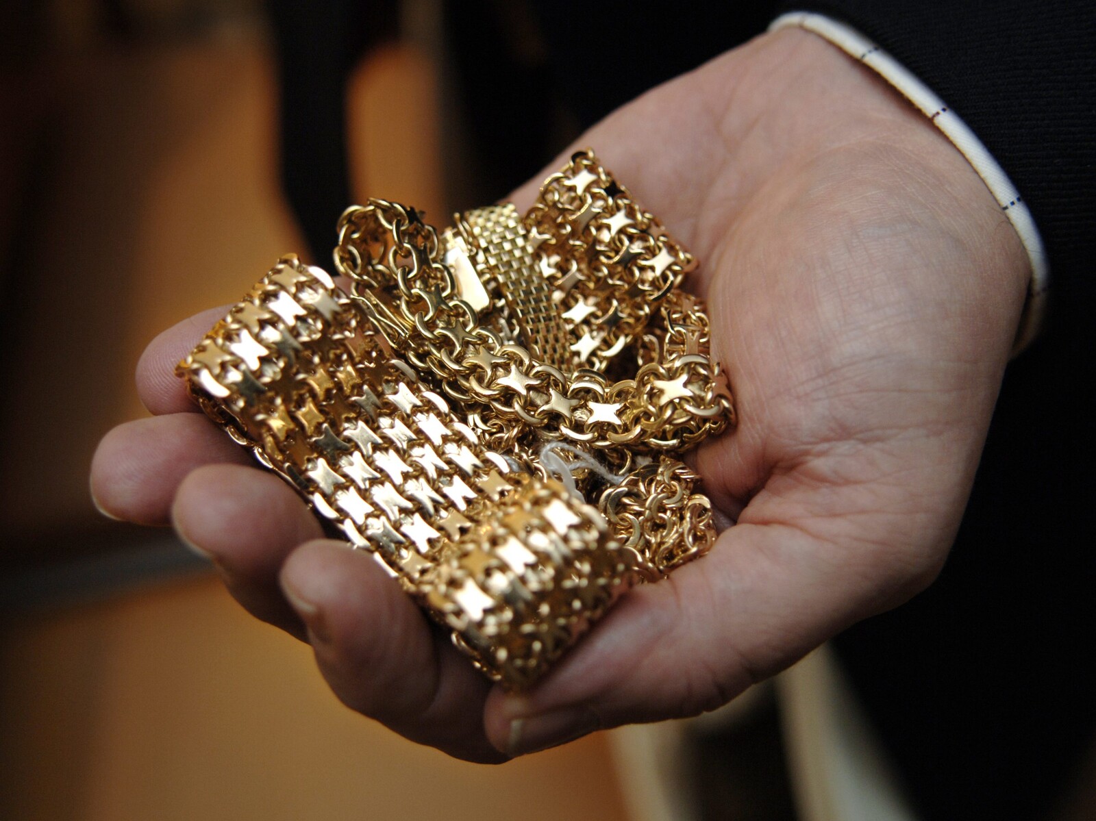 How to Sell Gold Safely and Avoid Scams