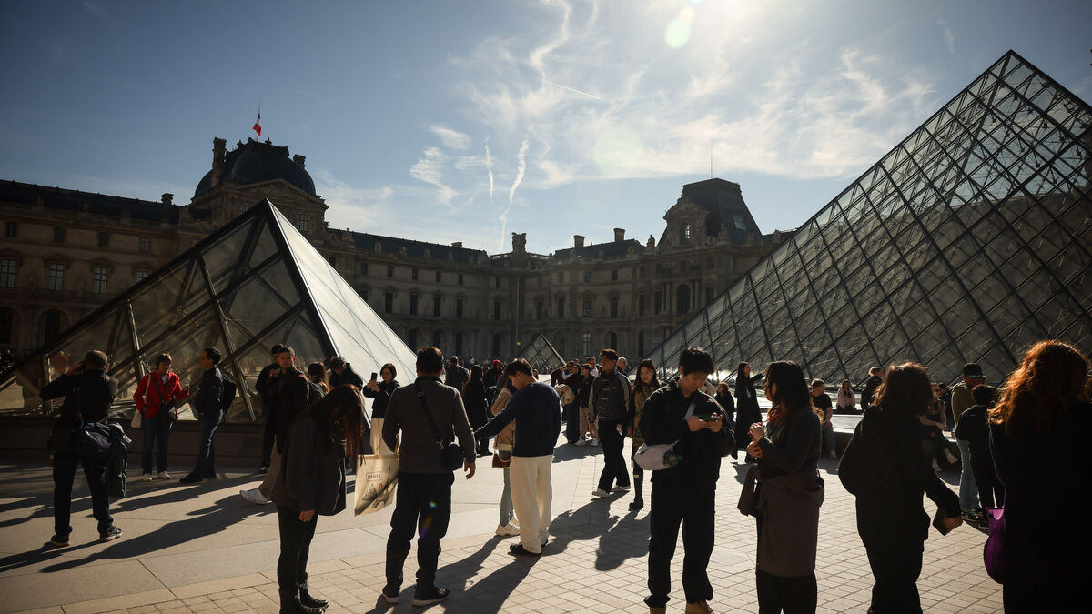 Man suspected of planning terrorist attacks in Paris, including the Louvre
