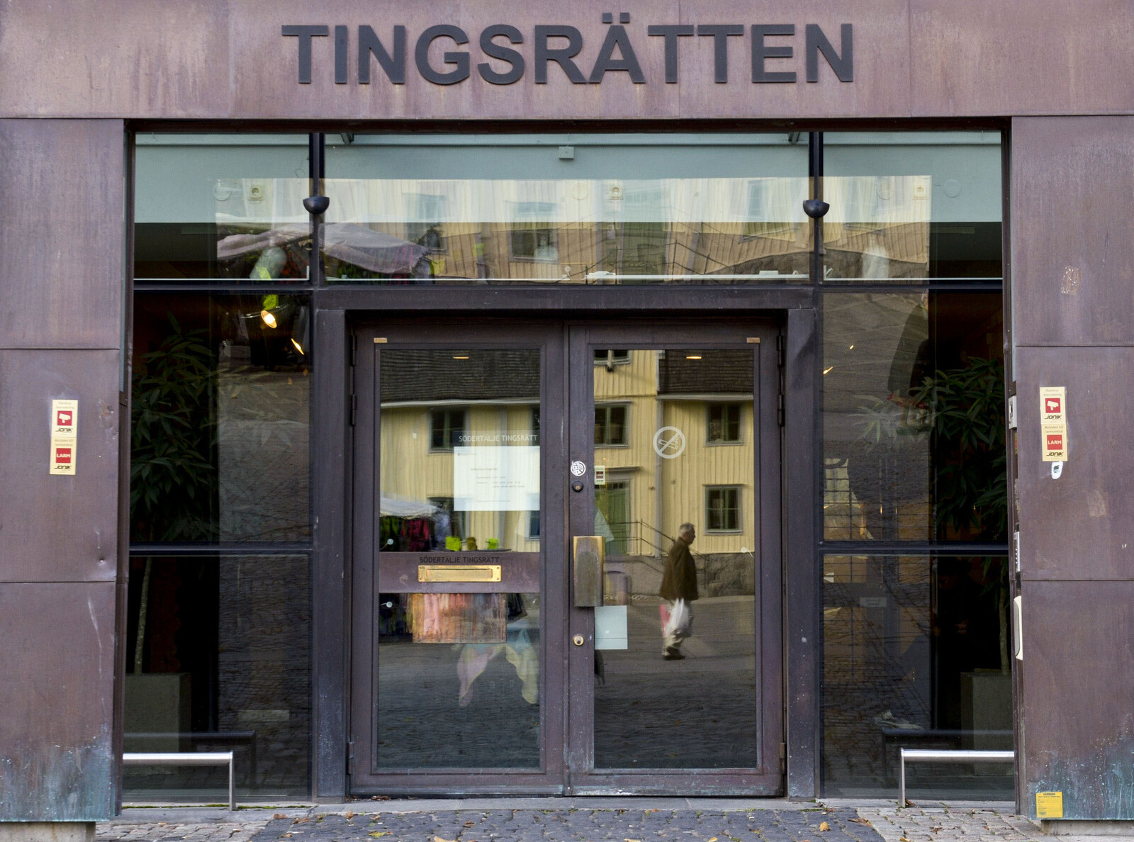Gang Rapper Sentenced for Ordering Teen to Kill Rival in Sweden