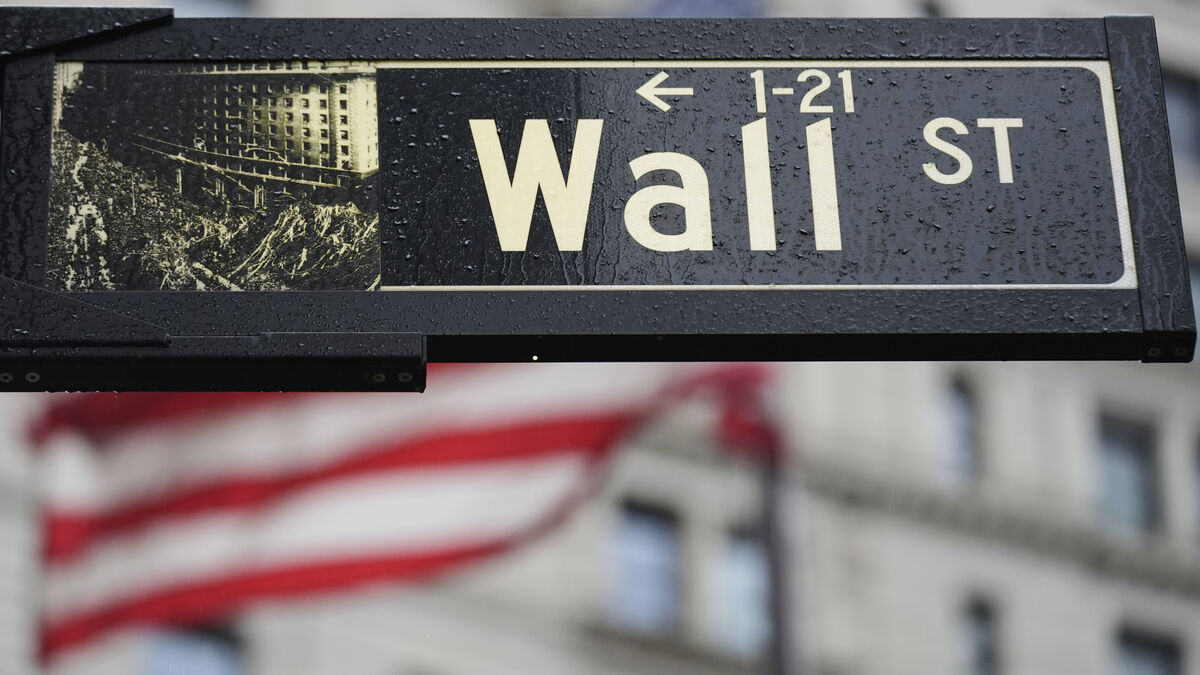 Wall Street Rises as Oil