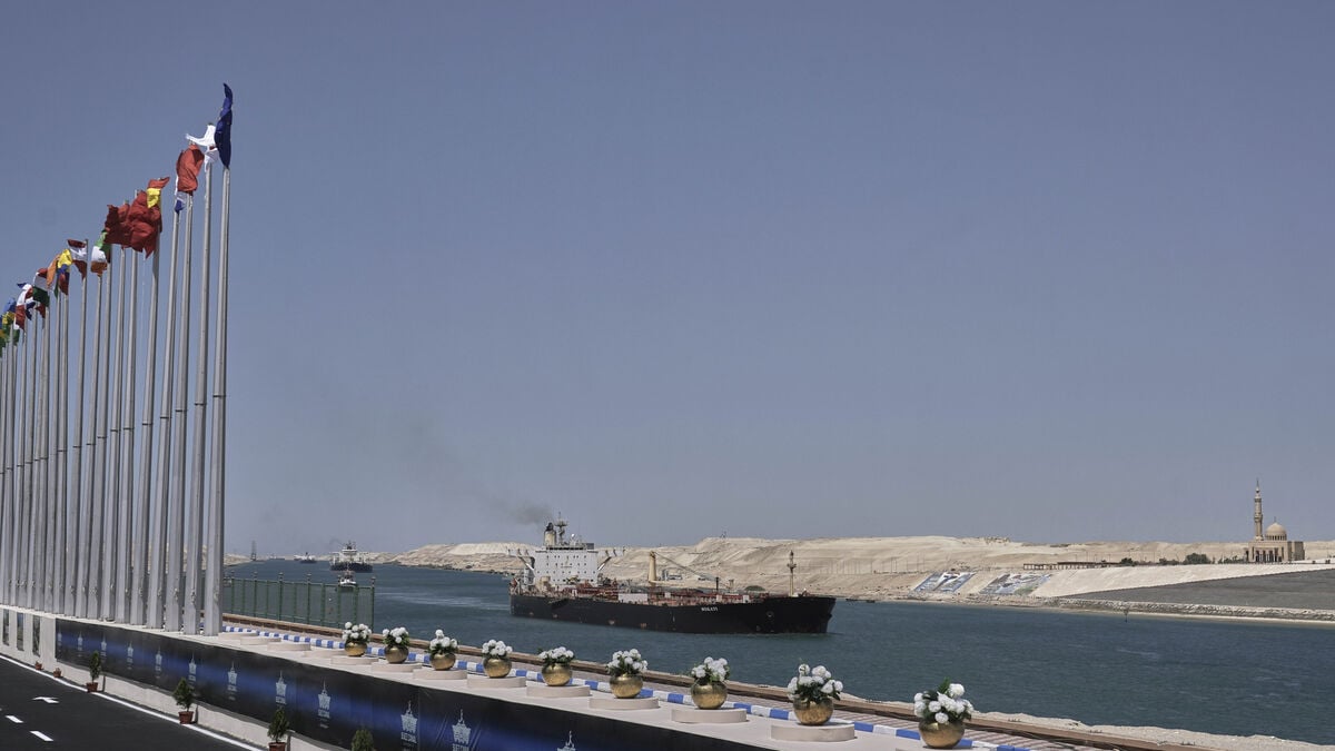 Maersk resumes AE19 route via Suez Canal in gradual return