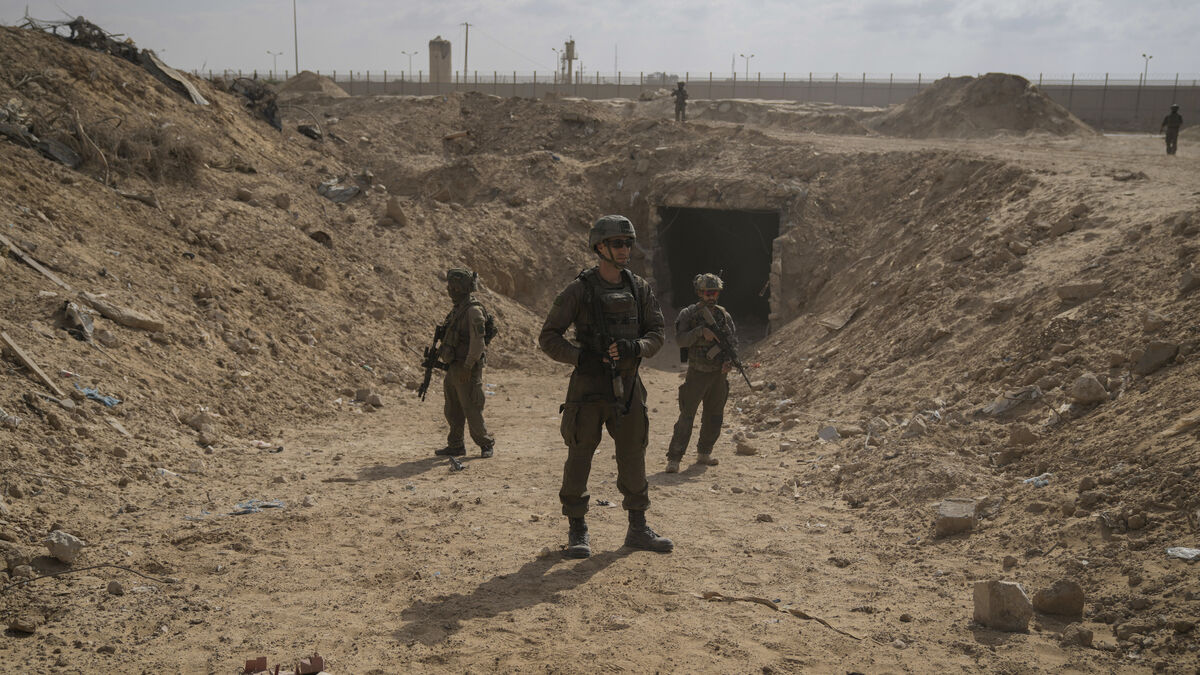 Hamas men in tunnels under