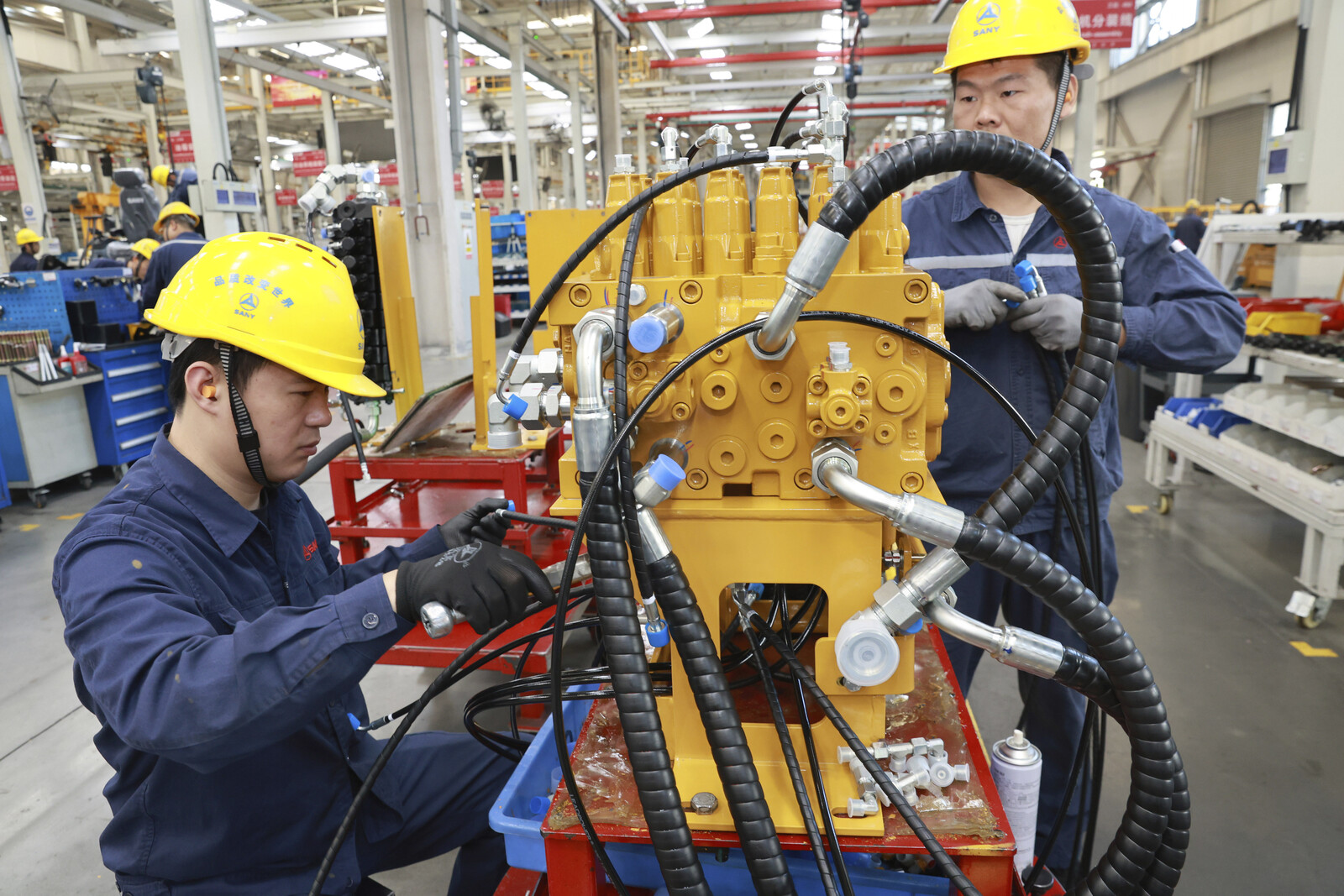 China's Industrial Growth Surges in April Amid Declining Consumption