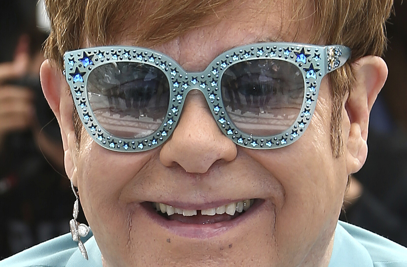 Elton John Celebrates 35 Years of Sobriety