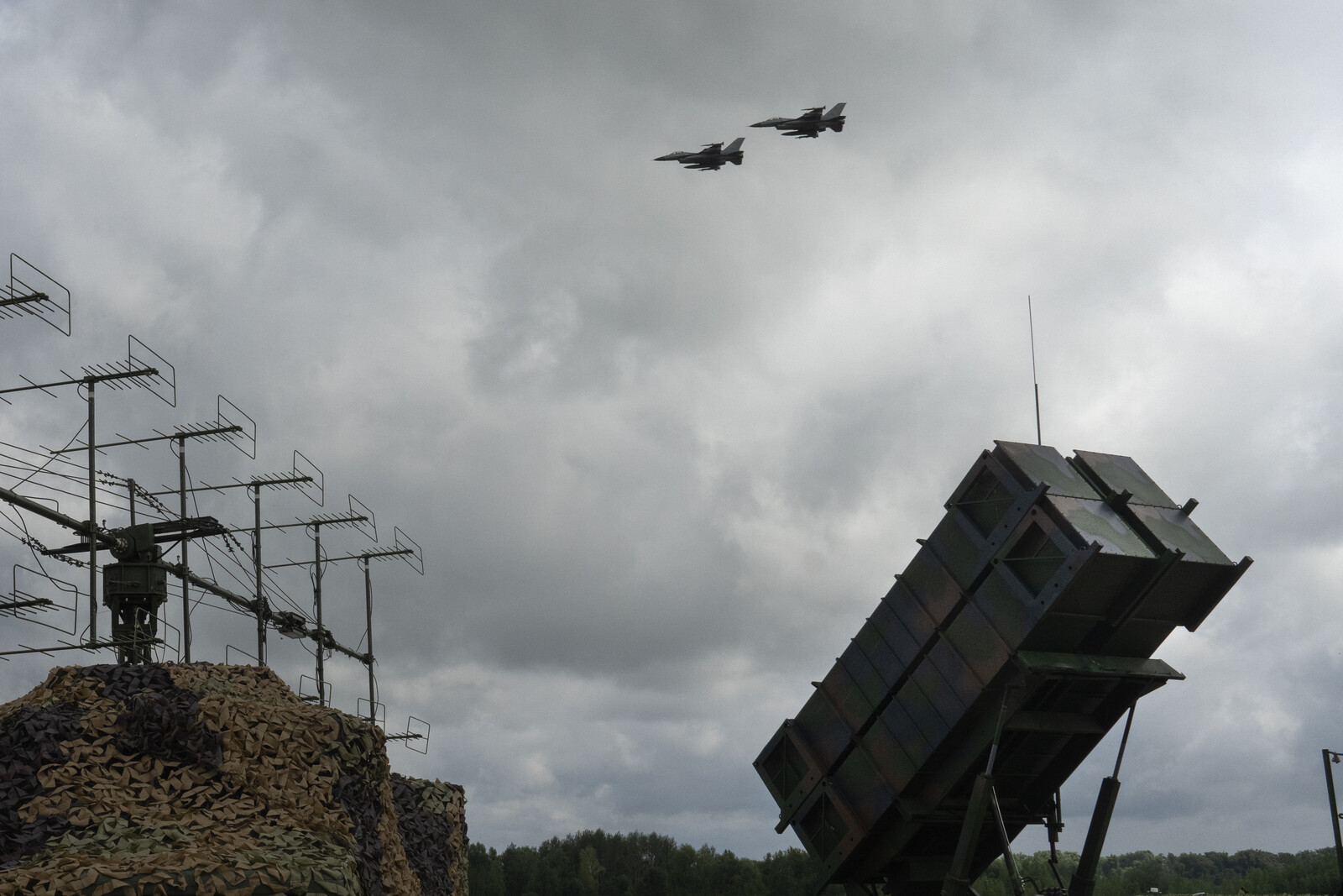 Ukrainian F-16s Prompt Russian Jets