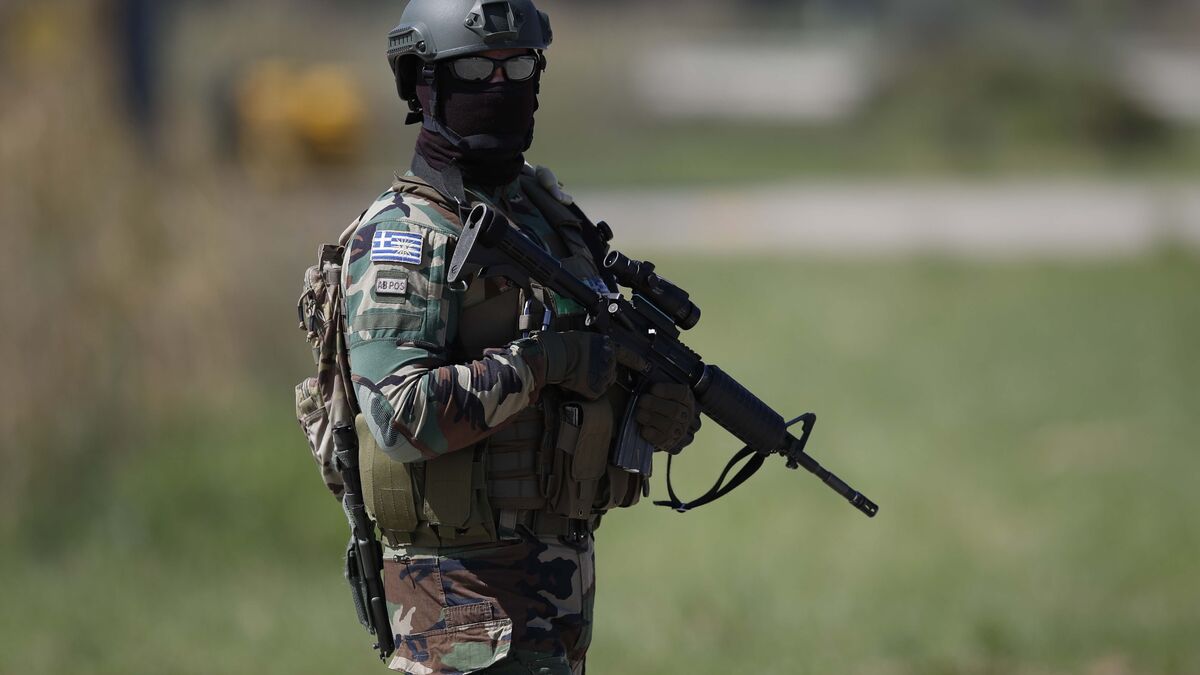 Greek Air Force colonel arrested