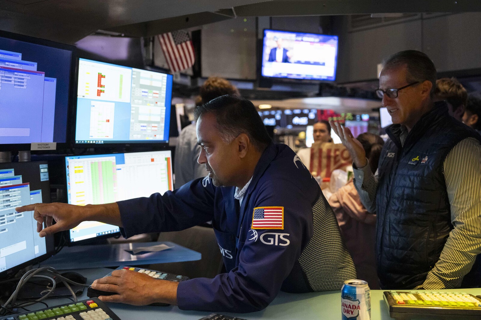 US Stock Market Opens Cautiously Ahead of Key Inflation Data