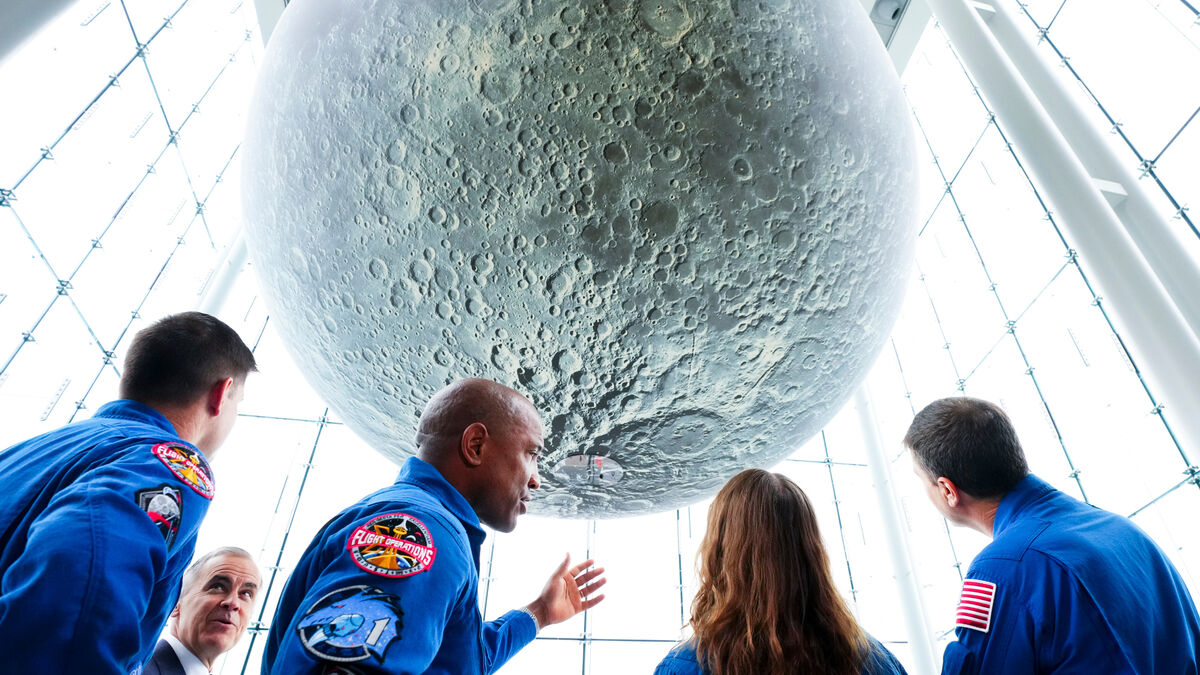NASA plans permanent base on the Moon