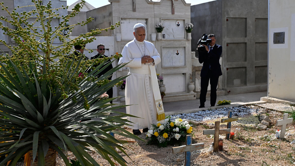 Pope Leo XIV honors migrants