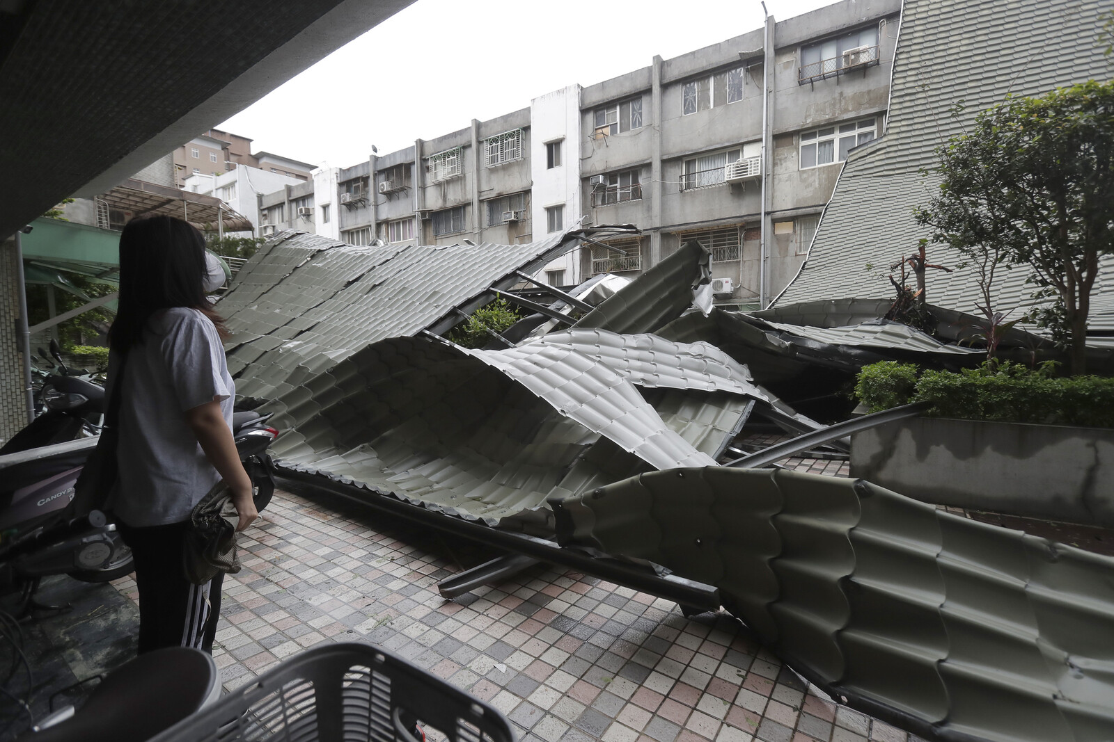 200,000 evacuated due to bad