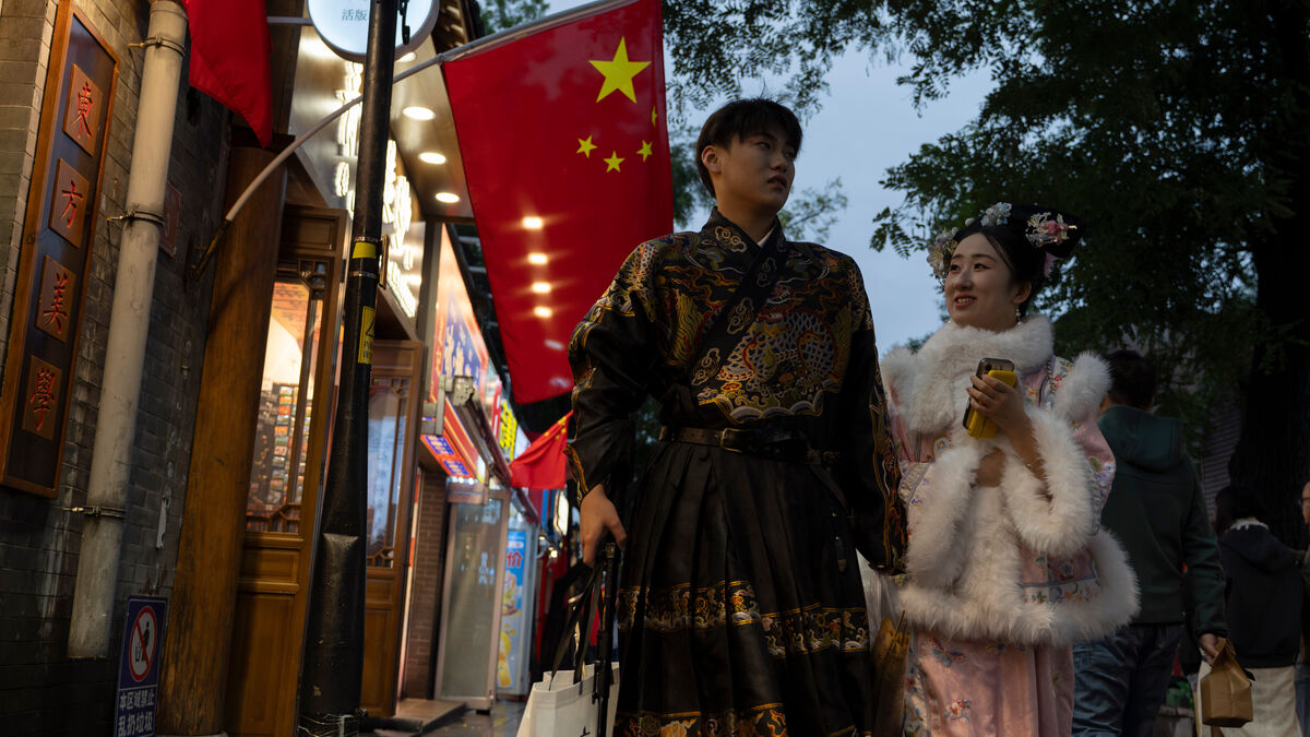 China Faces Challenges: Youth Unemployment and Boosting Consumption