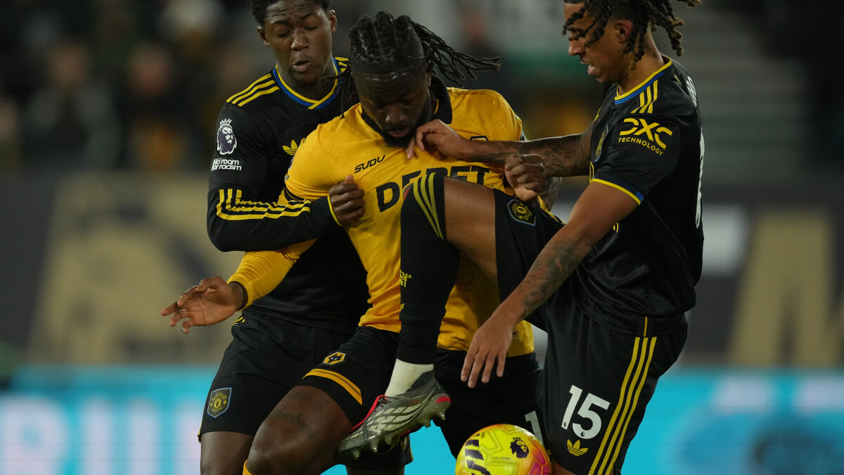 Tolu Arokodare protests Wolverhampton transfer decision as training is canceled