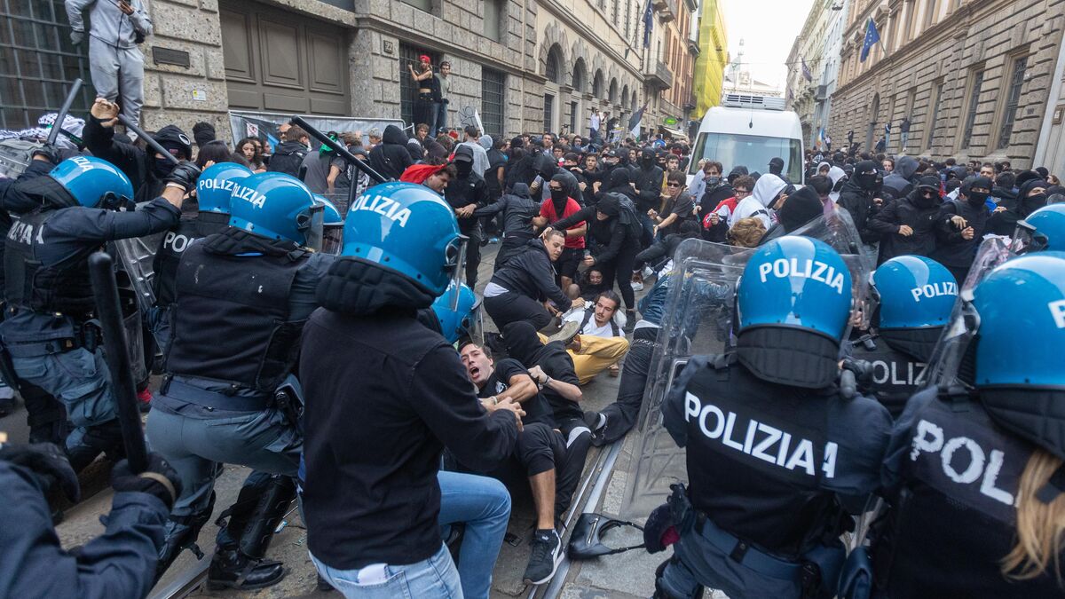 Italy Sends 500 Soldiers to