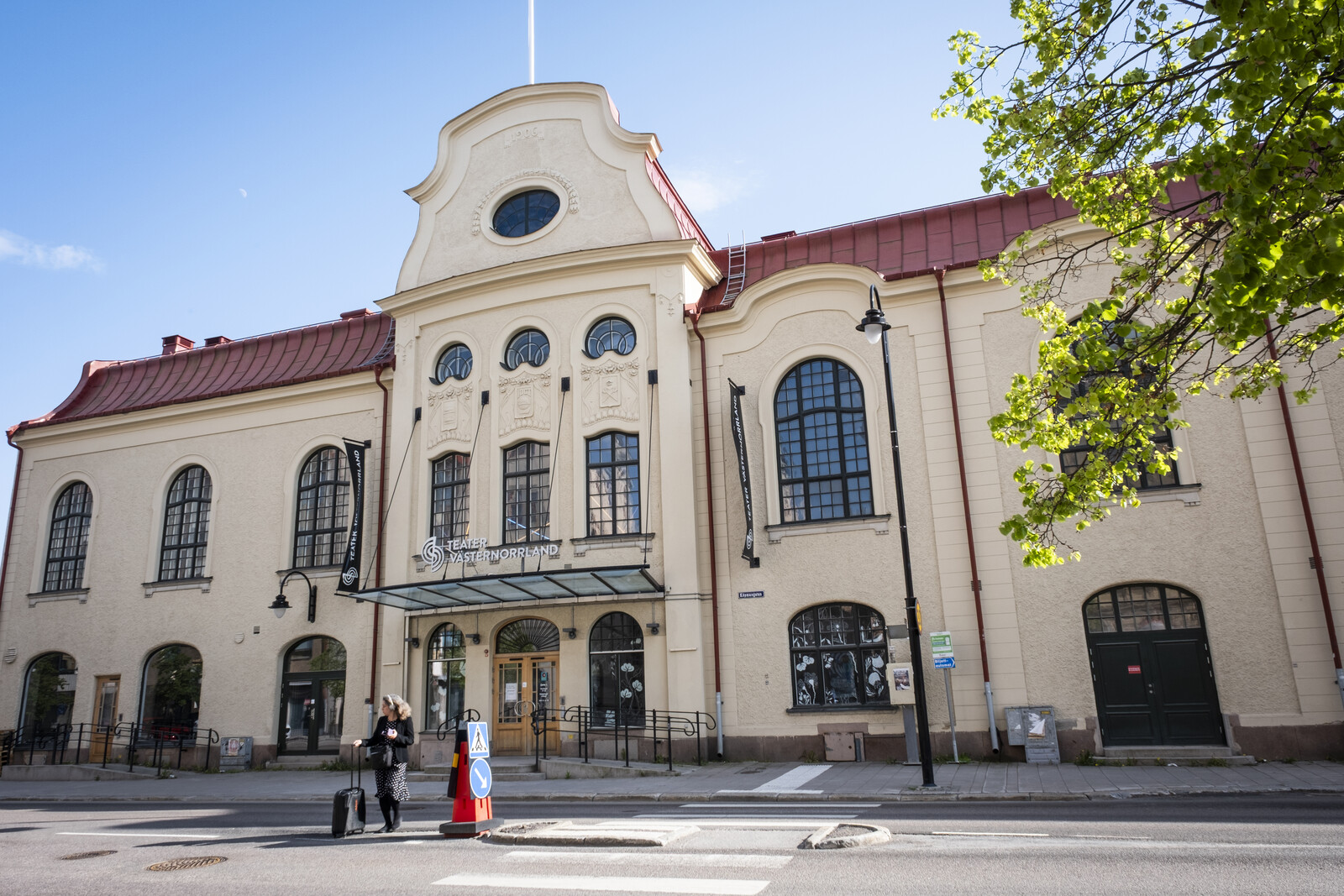 Summer Theater Faces Challenges Amid Economic Cutbacks