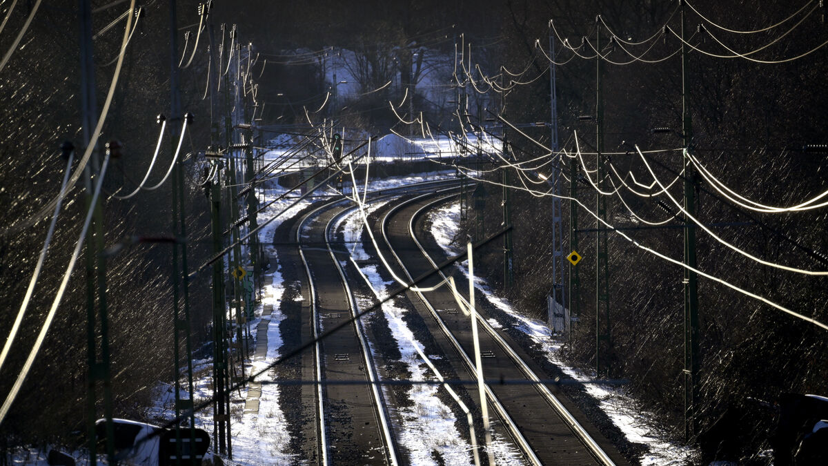 Train traffic halted south of