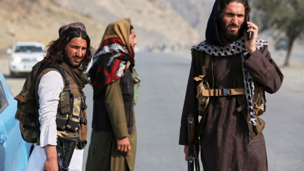 Pakistan bombs Afghanistan as open war begins