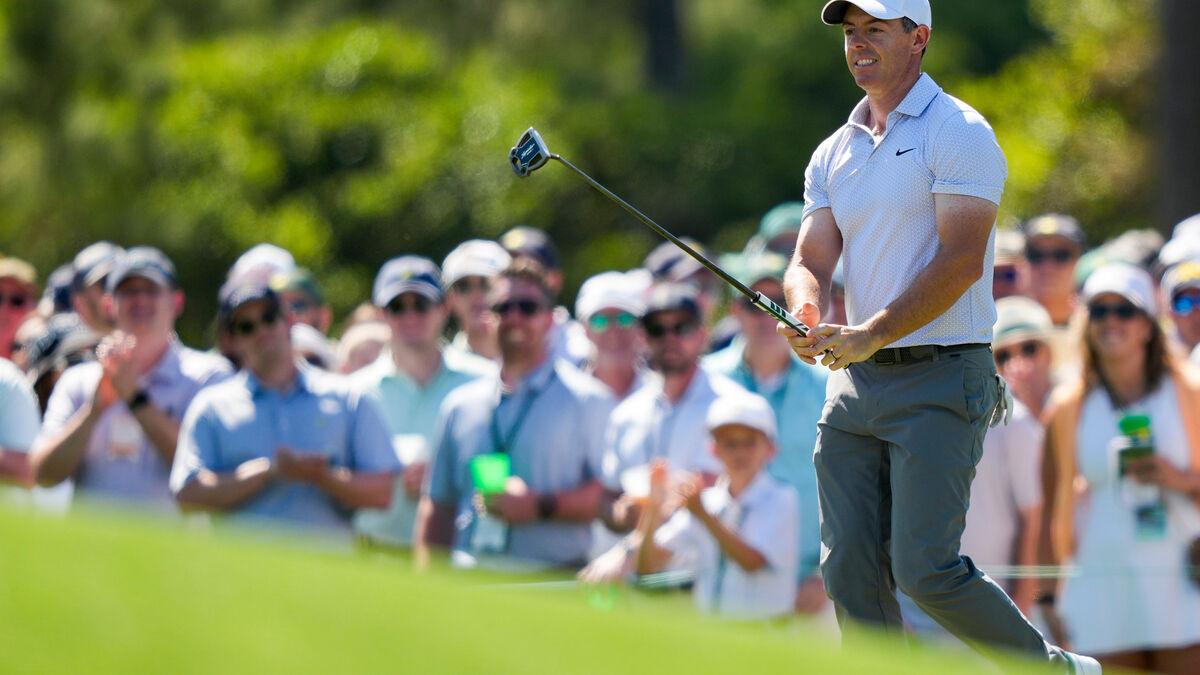 McIlroy's show tonight - leads Masters by six strokes