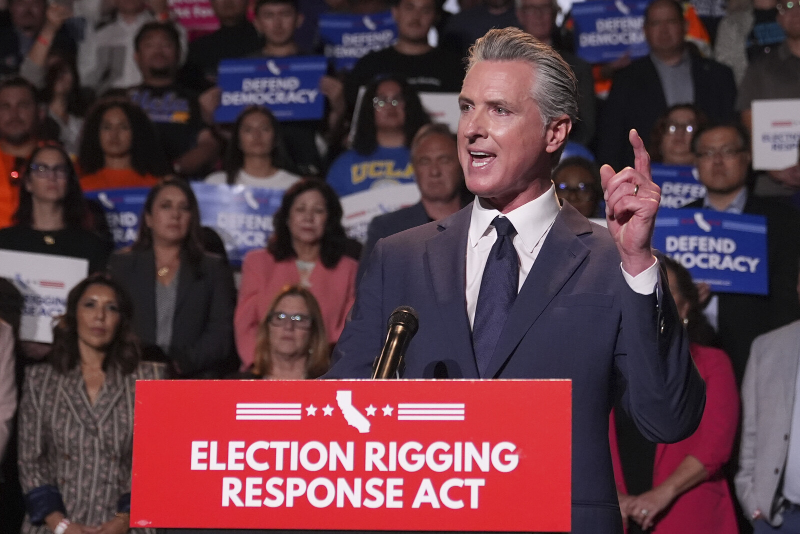 Texas Democrats Plan Return Amid Electoral Map Dispute
