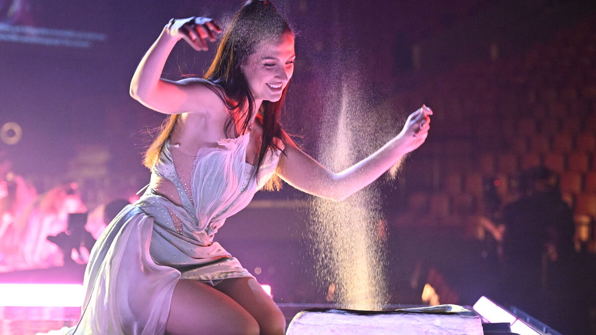 Meira Omar's sand problem - dancer hit in the eye during rehearsal