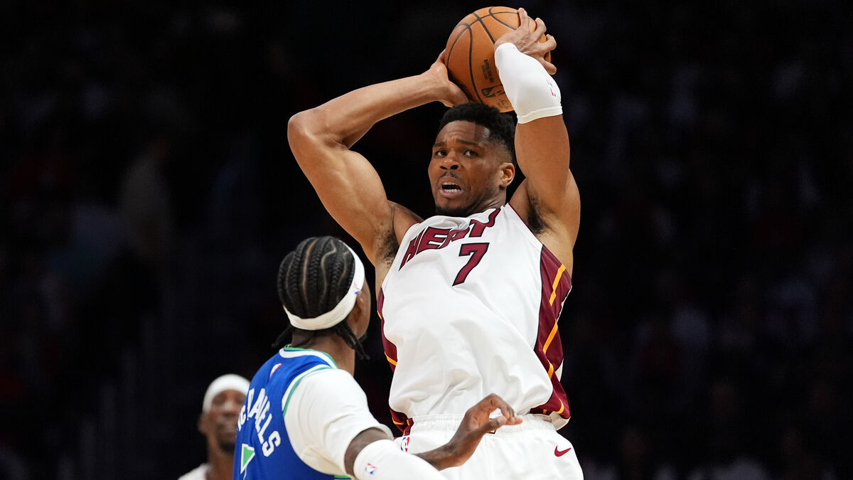 Giannis Antetokounmpo Scores 35 in