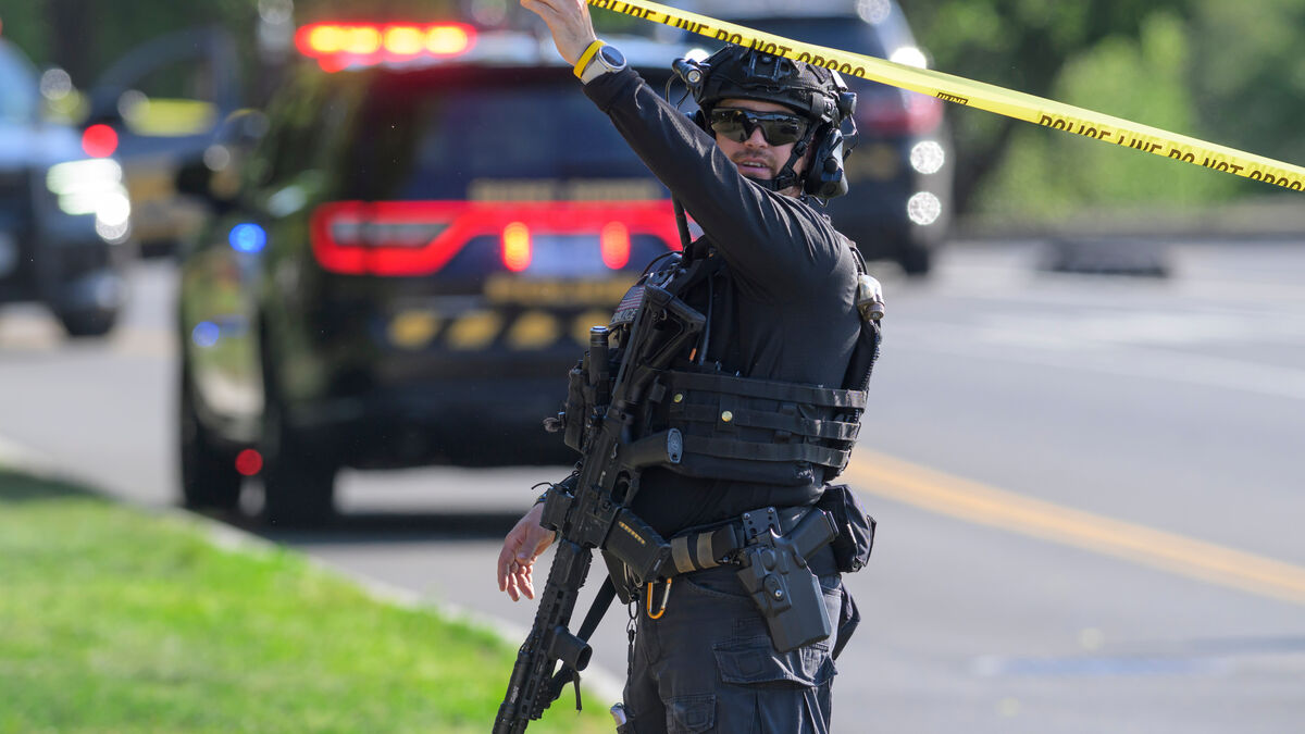 Gunman shot by Secret Service near White House in Washington, D.C.