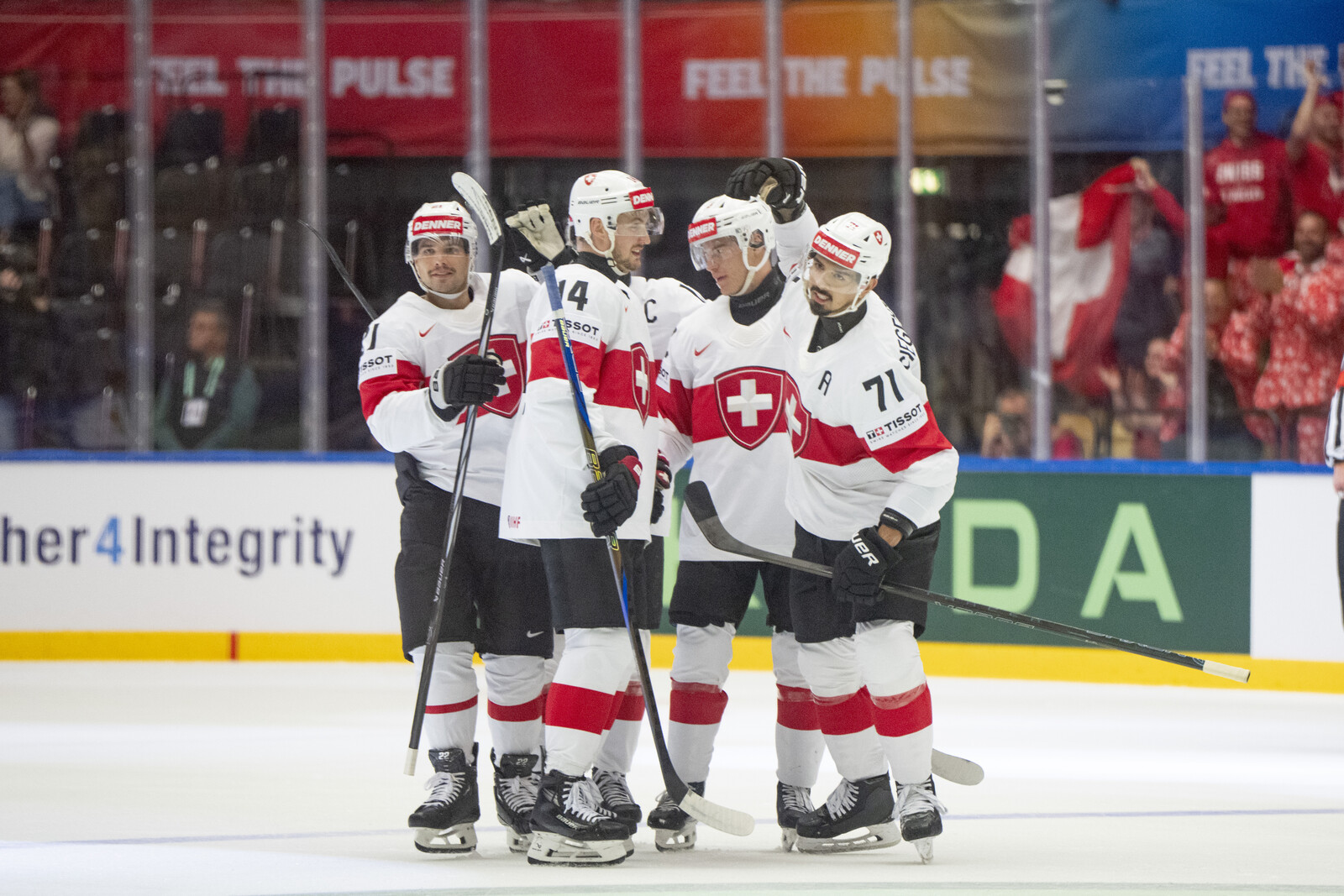 Switzerland Shuts Out USA 3-0 in World Championship Match
