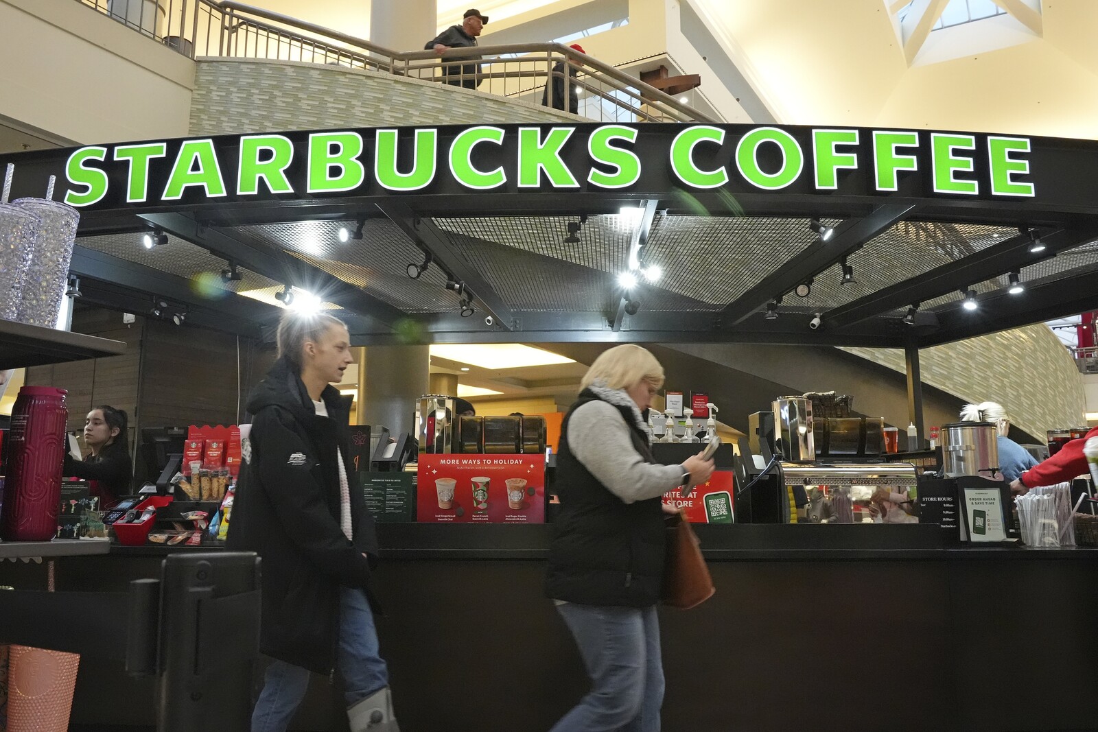 Starbucks to Close Stores and Cut 900 Jobs in Transformation Plan